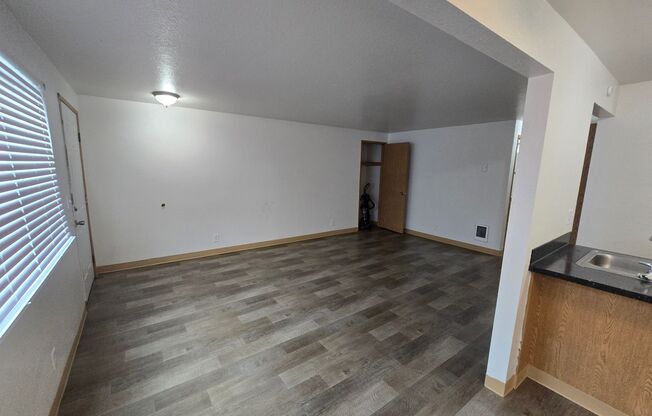 2 beds, 1 bath, 875 sqft, $1,325, Unit 127-33