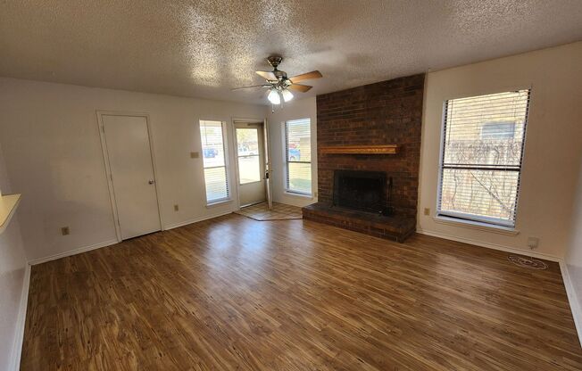 Cozy 3 Bedroom Duplex in Burleson