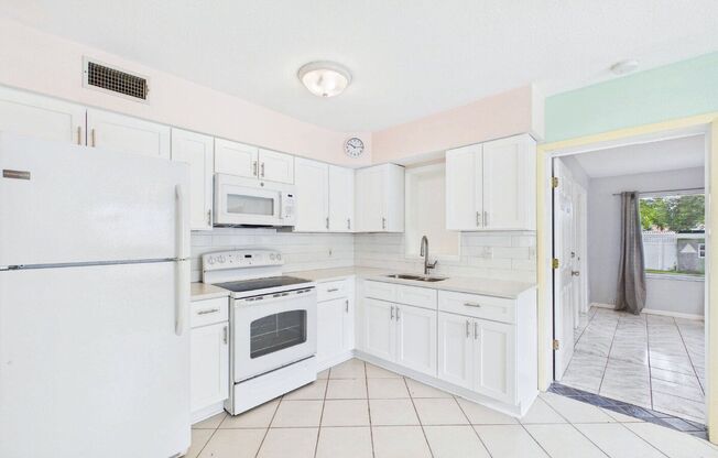 5261 48 TERRACE N