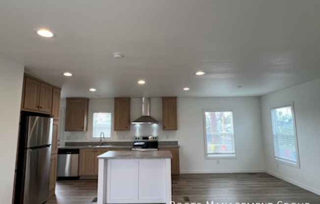 2526 N 32 ST