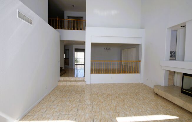 HUGE LOFT + 5 BEDROOMS IN SE