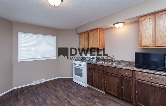 Remodeled 2 Bedroom Main Level Apartment