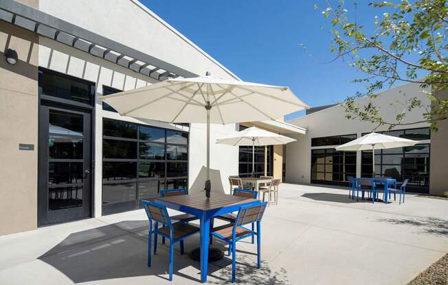 Picnic Areas at Streamliner 16th Apartments in Phoenix