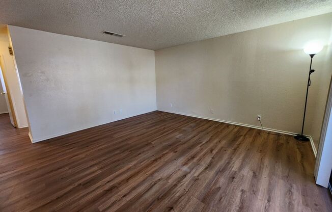 2 beds, 2 baths, 918 sqft, $1,175, Unit Unit B