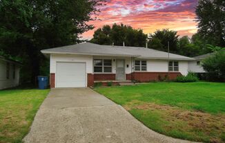 Beautiful Home with Granite and Hardwood!