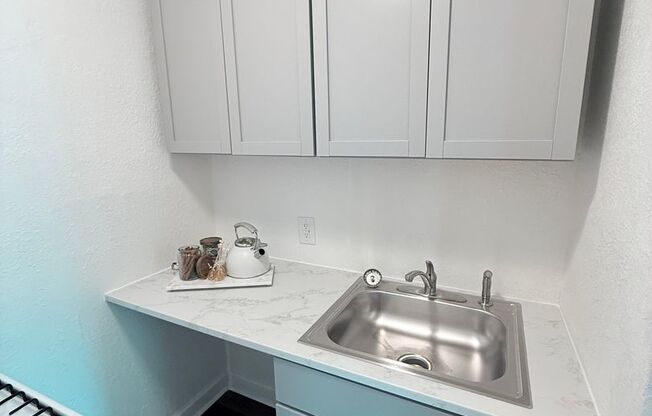 Studio, 1 bath, 325 sqft, $625, Unit 332-05