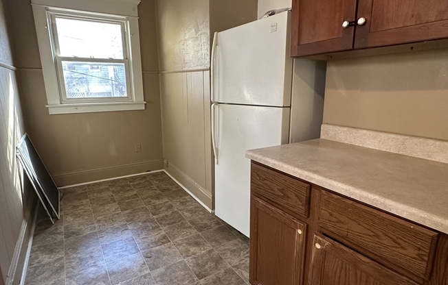 3 beds, 1 bath, 1,200 sqft, $1,500, Unit 2