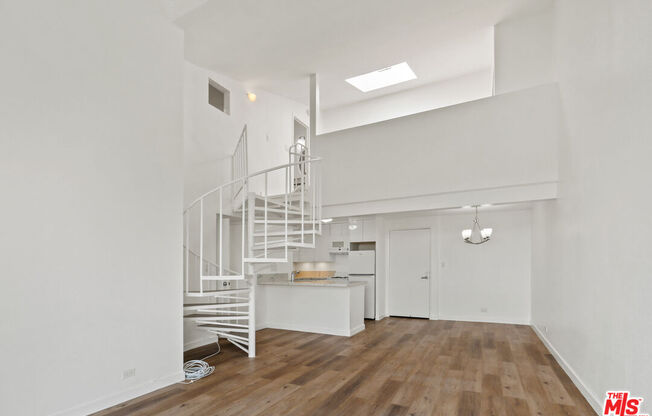 2 beds, 1.5 baths, 798 sqft, $3,899, Unit 607