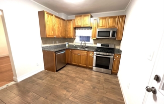 3 beds, 1 bath, 1,200 sqft, $2,730, Unit 1/F