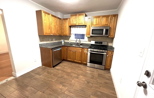 3 beds, 1 bath, 1,200 sqft, $2,730, Unit 1/F