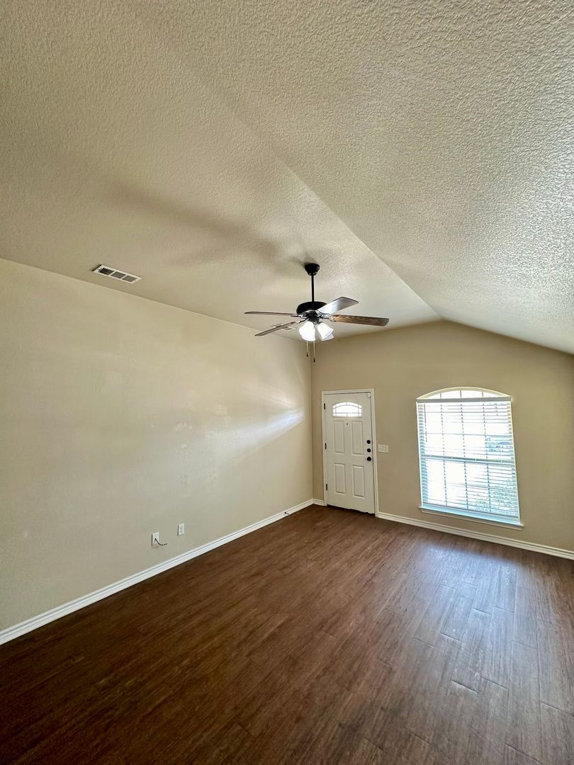 600 Sladecek Dr