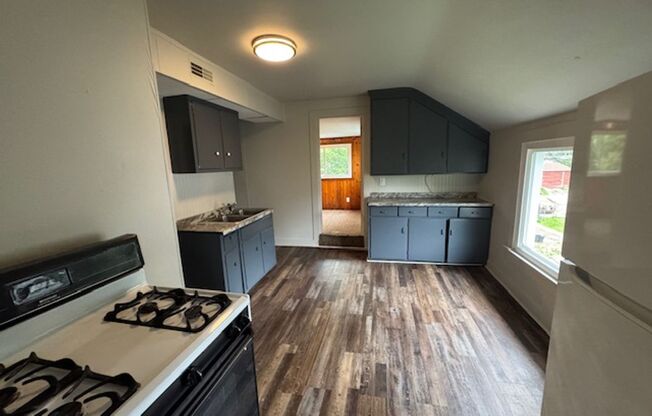 812 Third St
