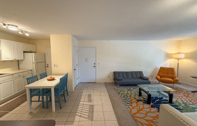 2 beds, 1 bath, $1,200, Unit Unit J-22