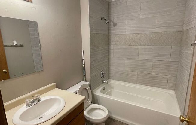 500 W. Newhall Ave. 4 unit