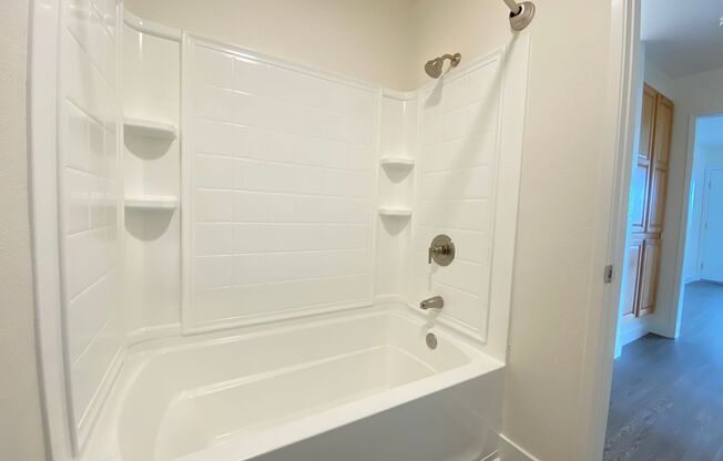 1 bed, 1 bath, 671 sqft, $2,425, Unit E-220