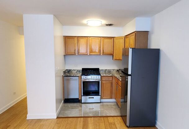 Studio, 1 bath, 350 sqft, $1,250, Unit 105