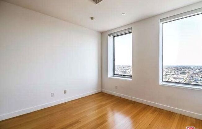 2 beds, 2 baths, 910 sqft, $3,300, Unit 2008