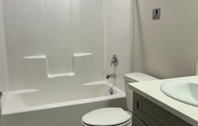 3 beds, 2.5 baths, 1,268 sqft, $1,850, Unit #28