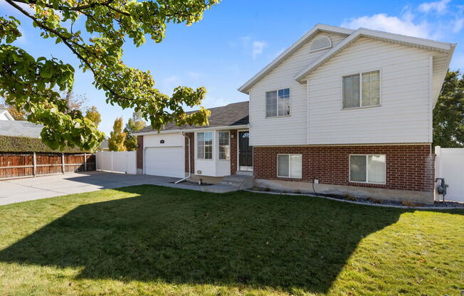 7997 LUSTER POINTE CIR