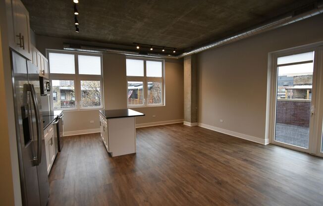 2 beds, 2 baths, 976 sqft, $4,100, Unit 3833-311