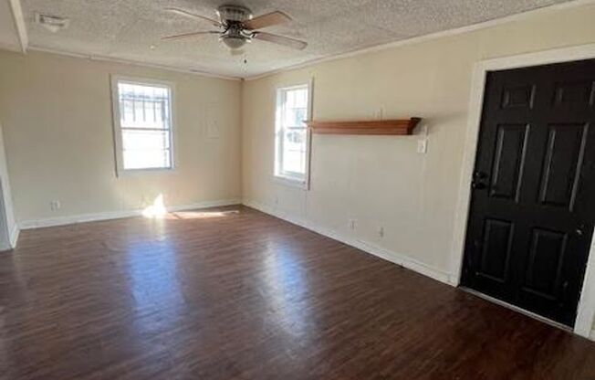 2 beds, 1 bath, $1,150