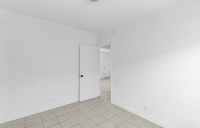 2 beds, 1 bath, $2,400, Unit 8