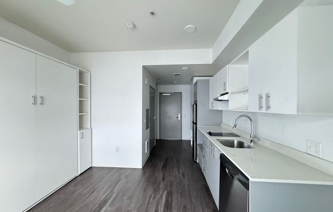Studio, 1 bath, 255 sqft, $1,060, Unit 204