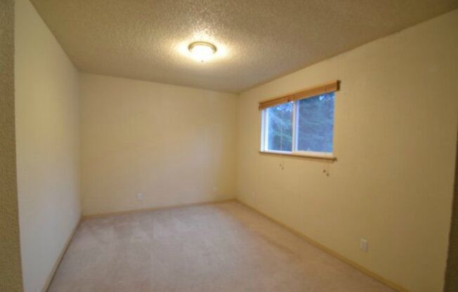 2 beds, 1 bath, $2,200