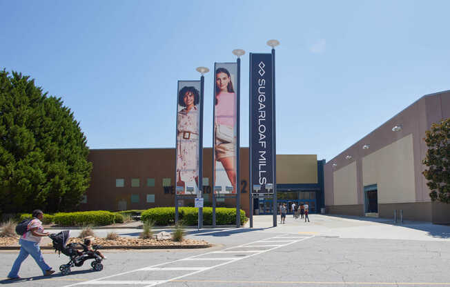 Large indoor shopping mall at Sugarloaf Mills