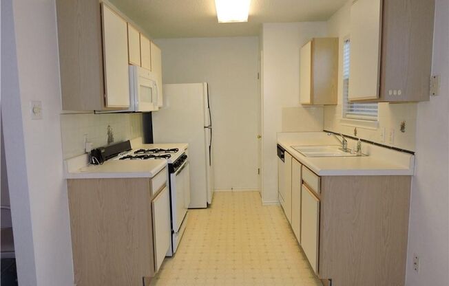 3 beds, 1 bath, $1,600