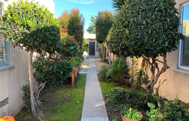 1 Bedroom / 1 Bath Cottage W/ Parking space in Normal Heights