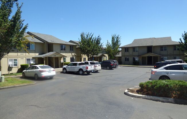 Waular03-Stoneway Plaza Apartments