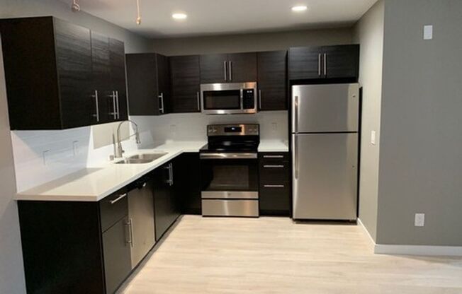 1 bed, 1 bath, $2,050, Unit 104