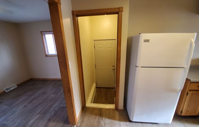 2 beds, 1 bath, $1,095