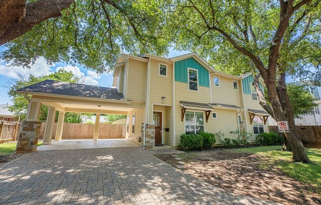 UT PRE-LEASE: Central Austin 6-Bedroom Home with High-End Finishes & Large Fenced Turf Yard