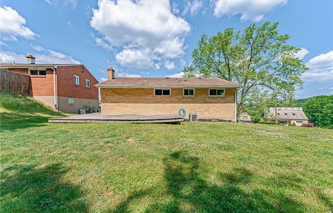 Charming 2 bedroom- Great location!