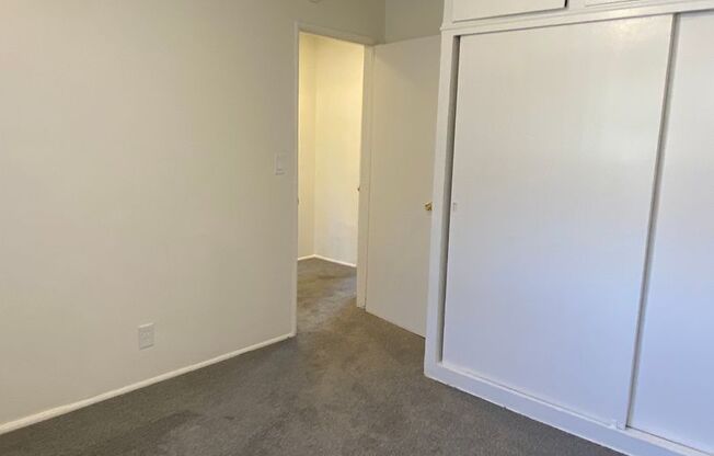 2 beds, 1 bath, 702 sqft, $2,350, Unit B18