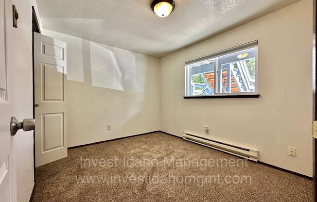 2 beds, 1 bath, 800 sqft, $1,195