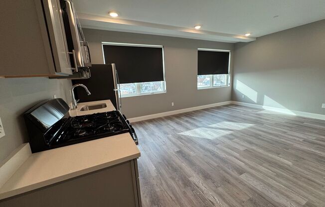 2 beds, 1 bath, 741 sqft, $2,700, Unit 213