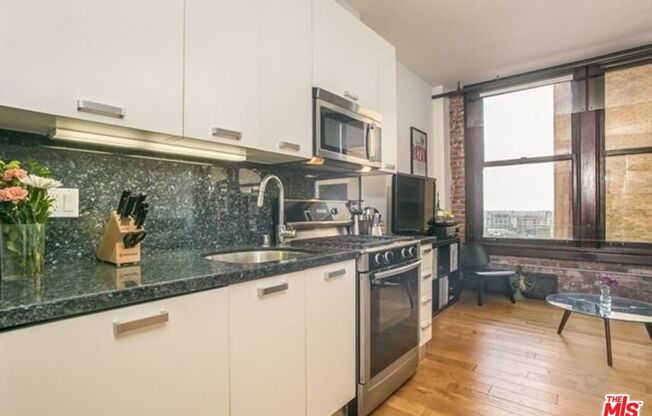 Studio, 1 bath, 600 sqft, $1,950, Unit 908