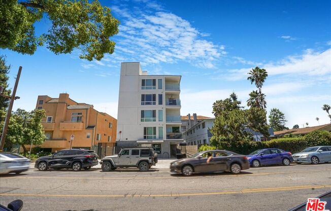 10918 CAMARILLO ST