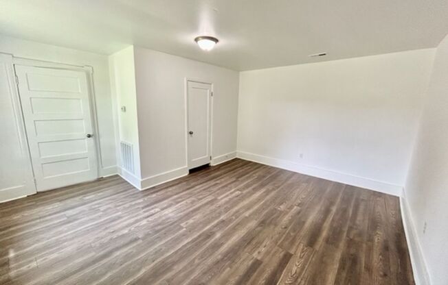 2 beds, 1 bath, $895