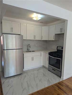 3 beds, 1 bath, 900 sqft, $3,100, Unit 3