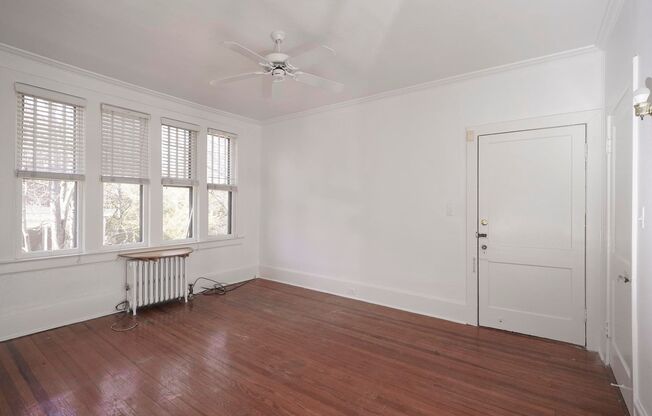 204 E Markham Ave Apt 4 - One Month Rent Free!!