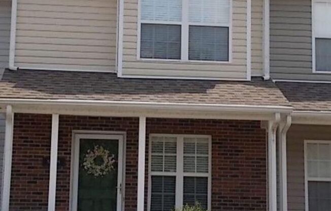 Charming 2-Bedroom Townhome in Prime Location – Minutes from I-485, Ballantyne & Blakeney!