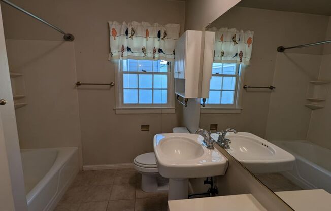 2941 Regina Way -Updated 2BD Duplex in Desirable Land Park
