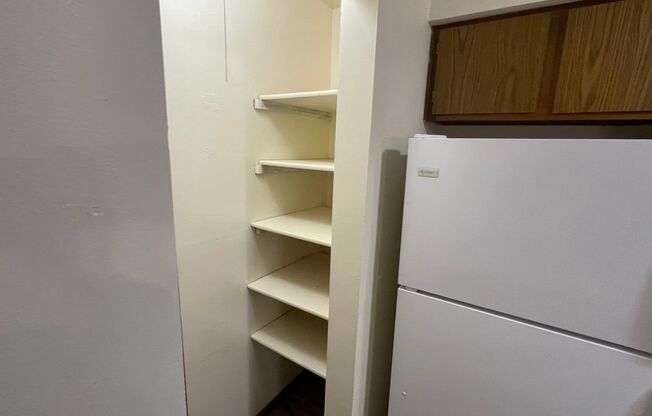 3 beds, 1 bath, 1,040 sqft, $1,800, Unit 3156-105