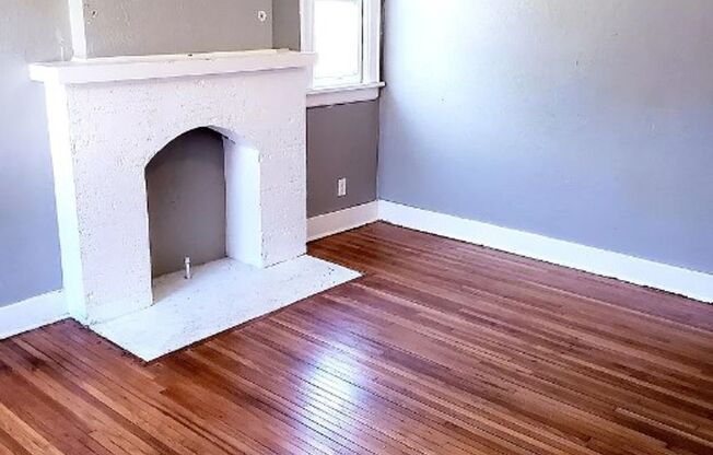 Charming Duplex within Walking Distance of WSU!!!! - 1st Month Free !