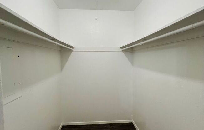 1 bed, 1 bath, 666 sqft, $1,175, Unit 1-230