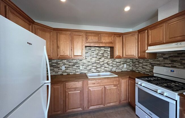 Upper Spacious Bankers Hill Unit!
